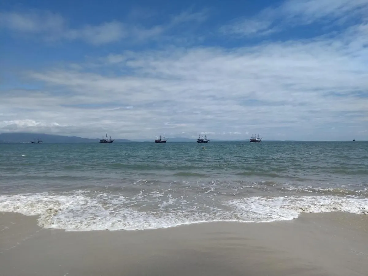 Apto Na Praia De 1 Dormitorio Com Vista Pro Mar A Poucos Passos Da Areia Florianopolis Apartment